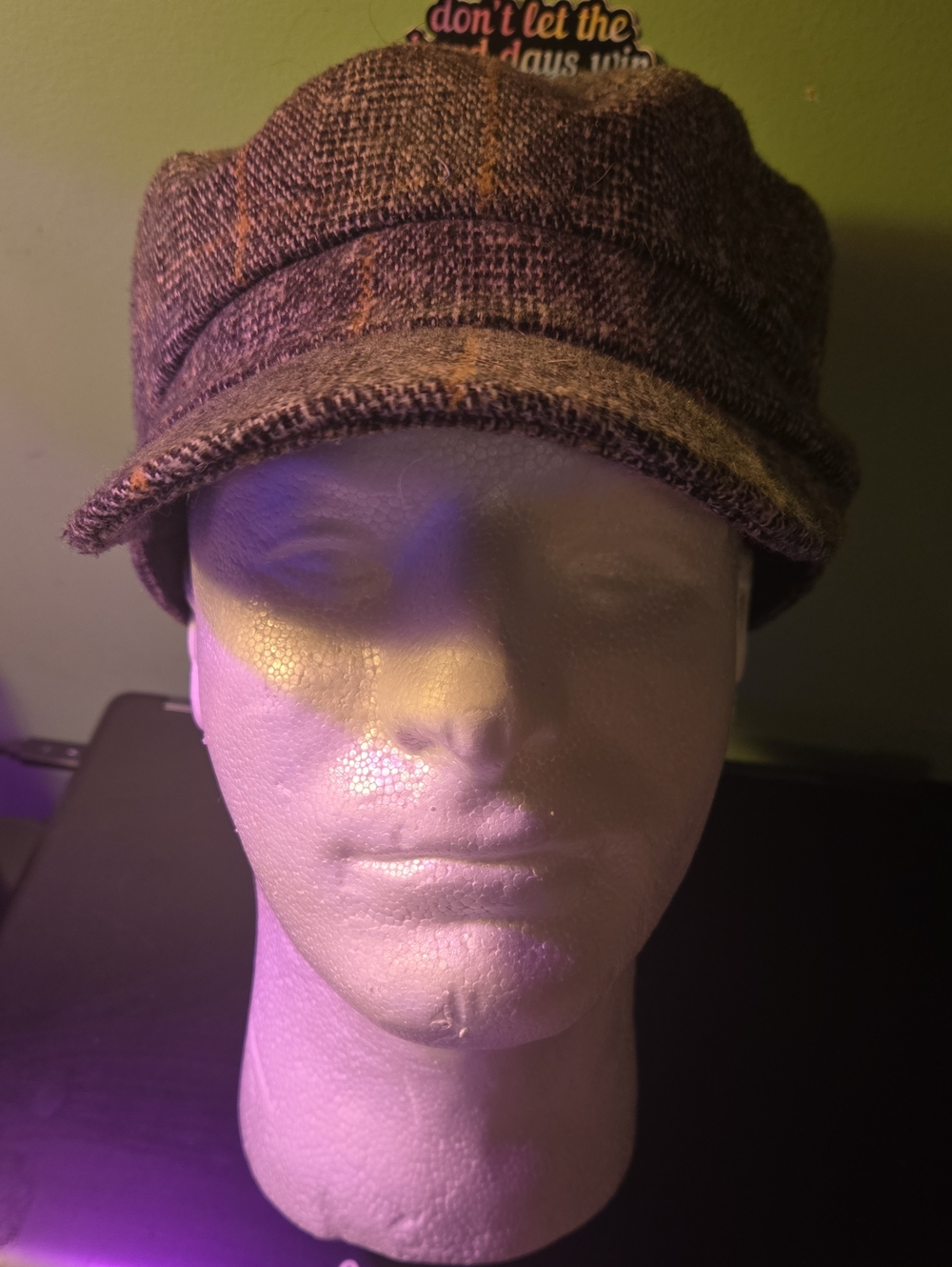 World Market Gray & Tan Tweed Newsboy Cap - 22 In Or 56 Cm Wide. Great Condition